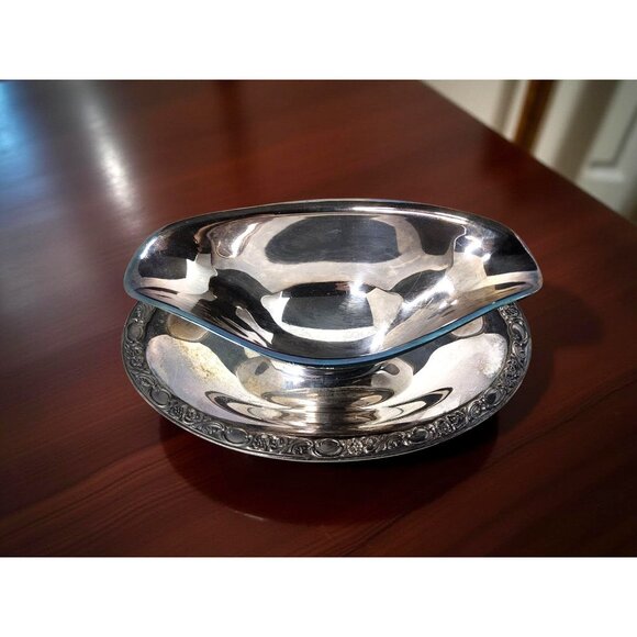 Vintage W.M.Rogers and Sons Victorian Rose Silver Plated Gravy Boat - Picture 3 of 11